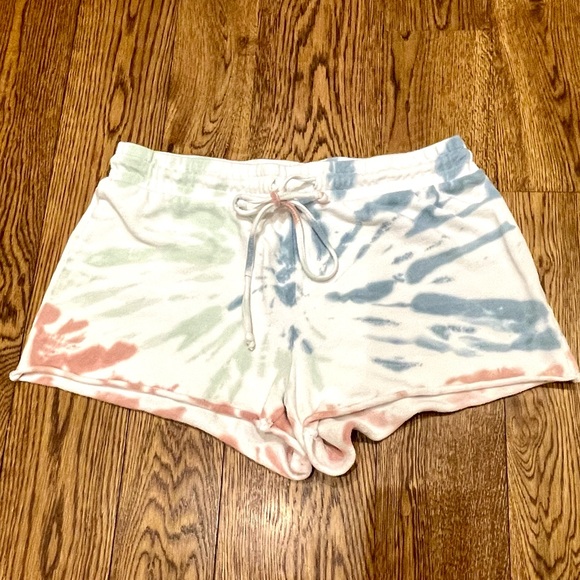 Z Supply Tie Die Sweatshirt & Short Set - Picture 2 of 9